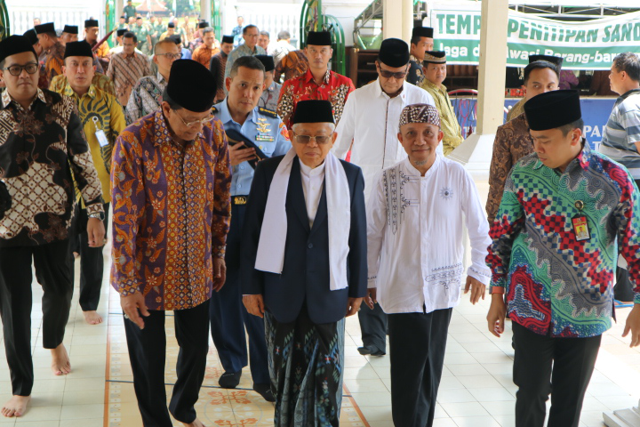 Wakil Presiden RI melaksanakan sholat Jumat di Masjid Gedhe Kauman Gondomanan Yogyakarta