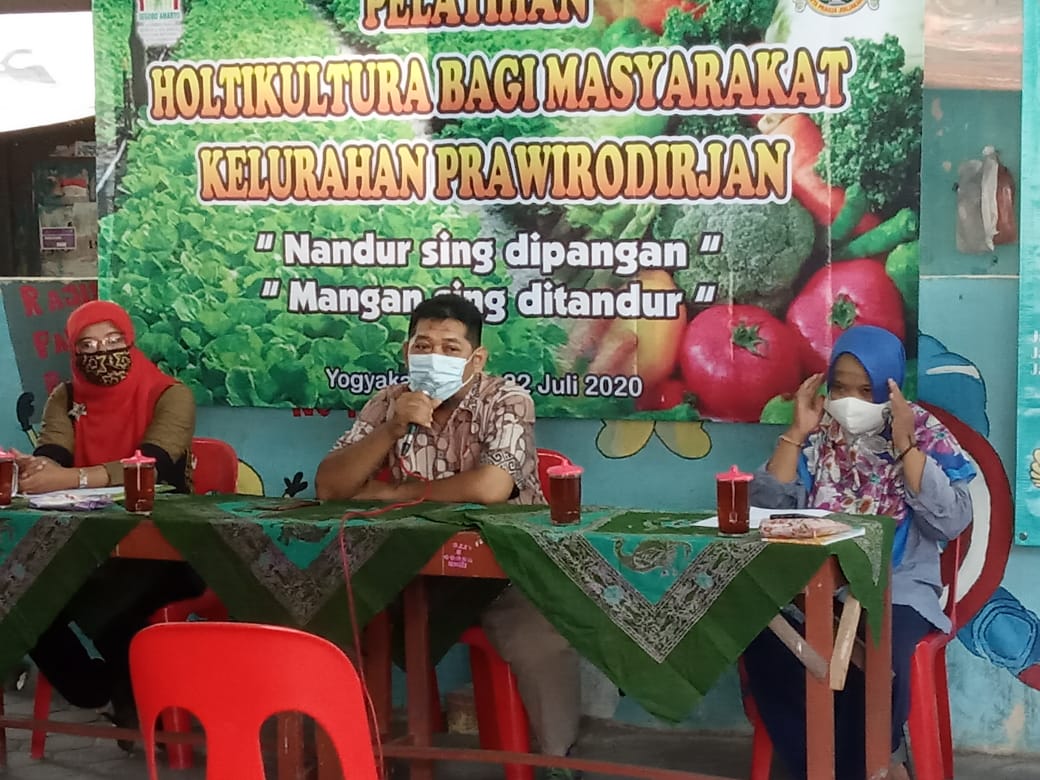 Pelatihan Holtikultura bagi masyarakat di Kelurahan Prawirodirjan
